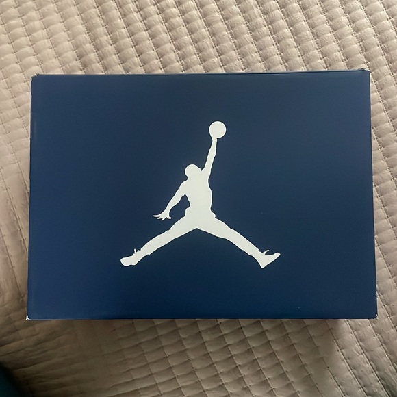 Air Jordan 6 Retro - Picture 2 of 8